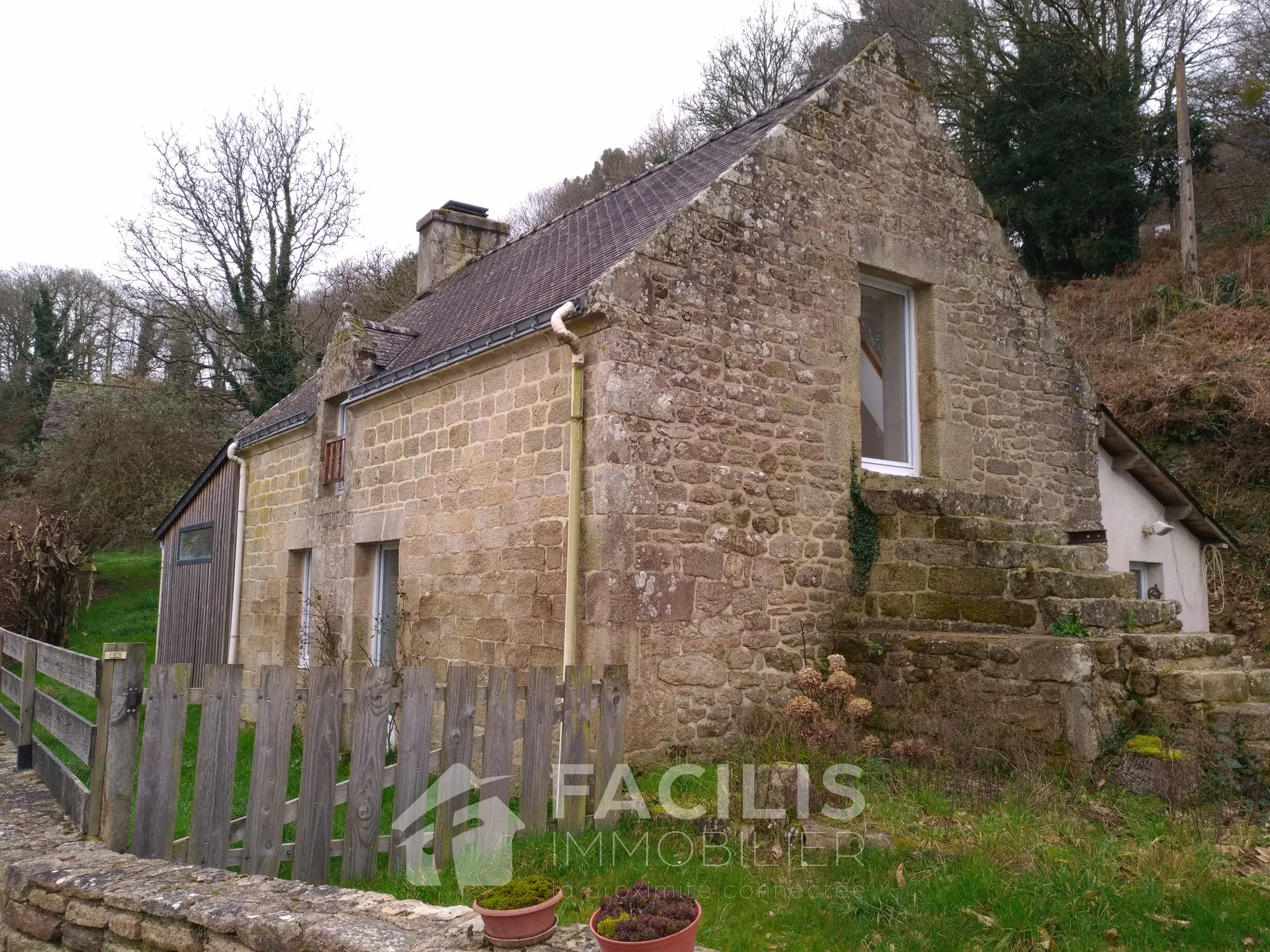 Maison en pierres indépendante à vendre dans le Morbihan 