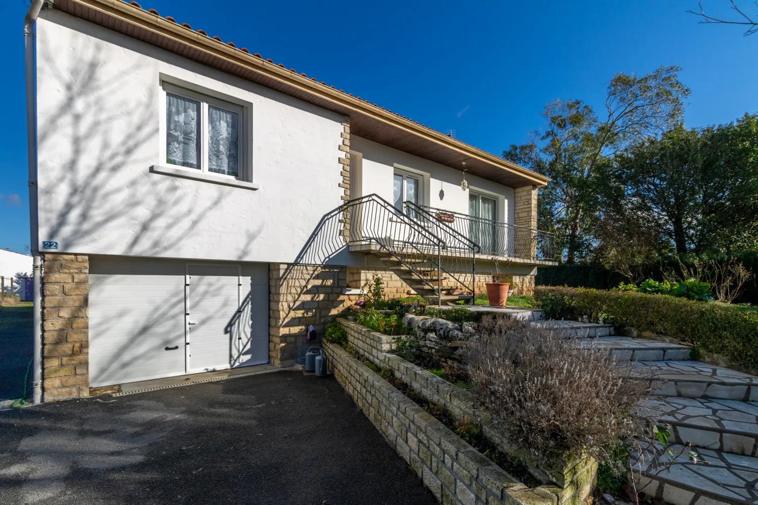 Maison 4 chambres à Corme-Royal avec jardin et garage 