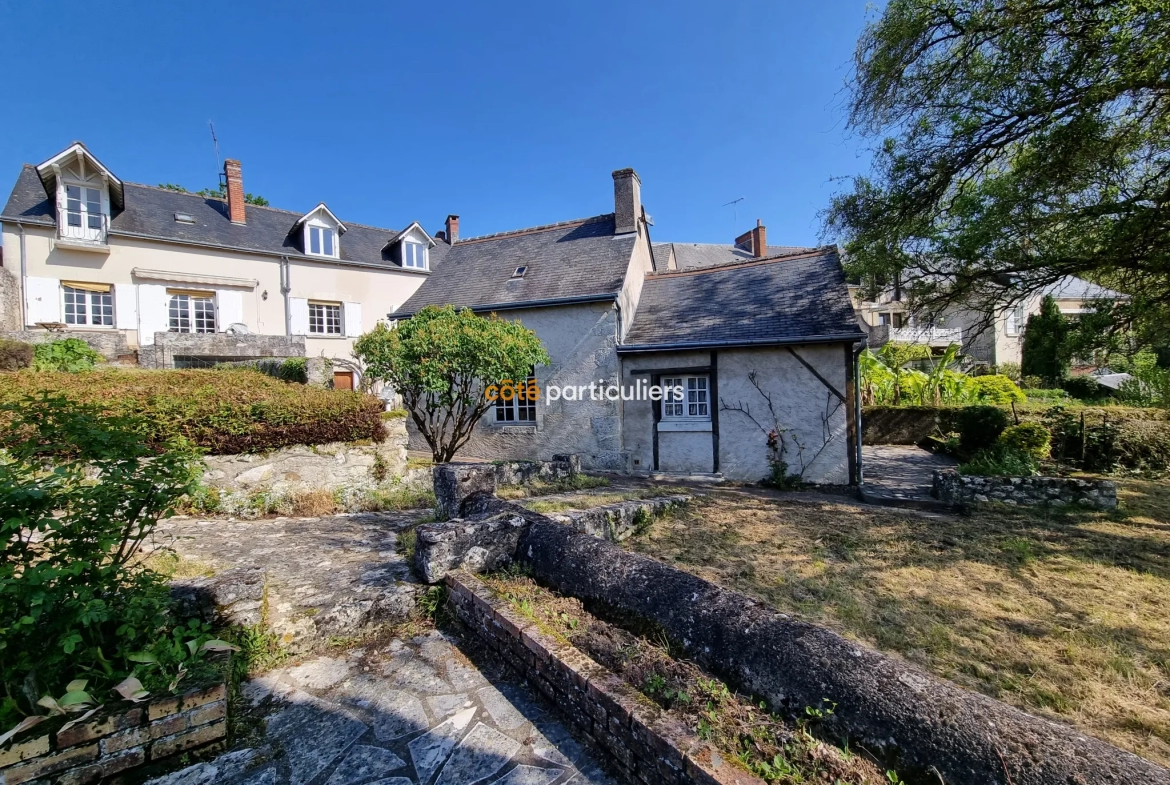 Maison de caractère au cœur du bourg de Semblancay 