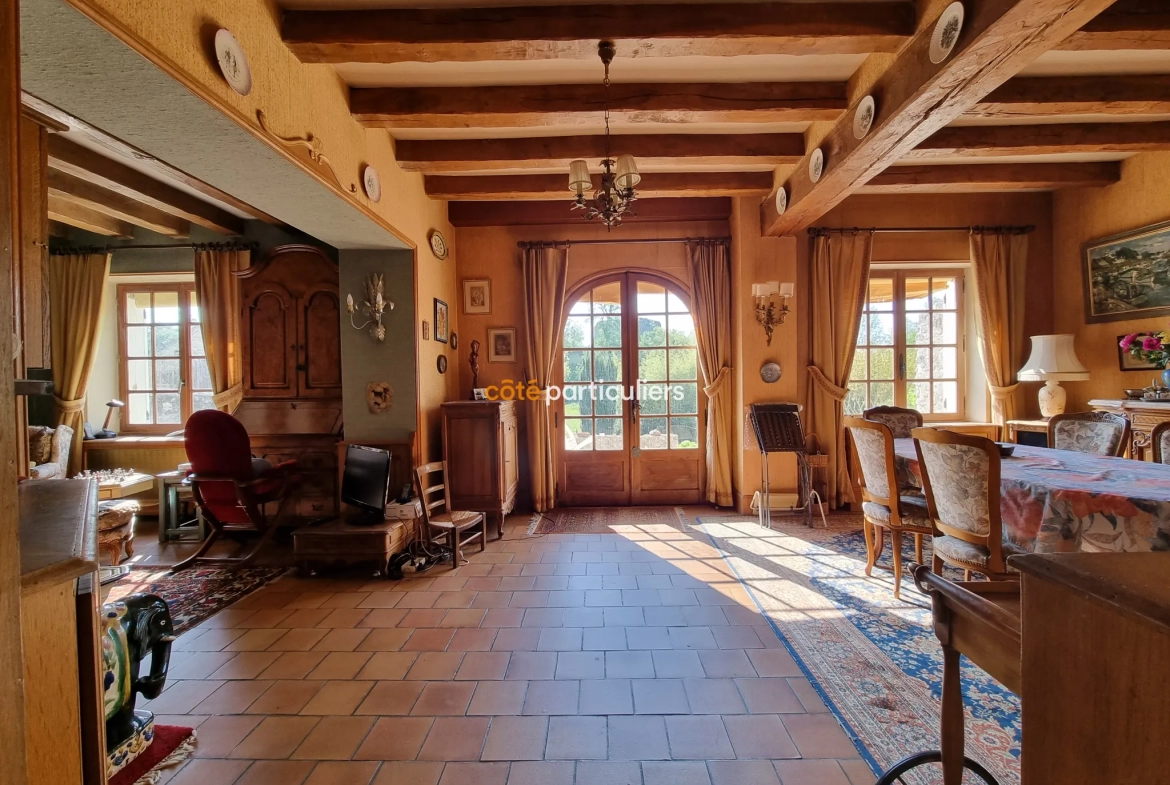 Maison de caractère au cœur du bourg de Semblancay 