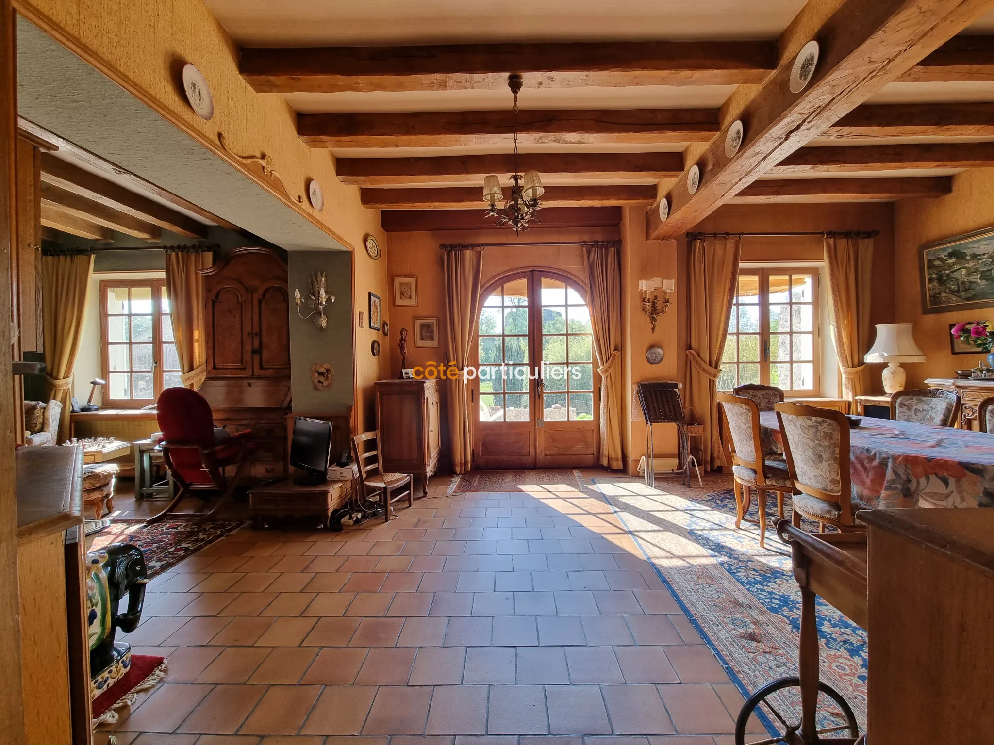 Maison de caractère au cœur du bourg de Semblancay 