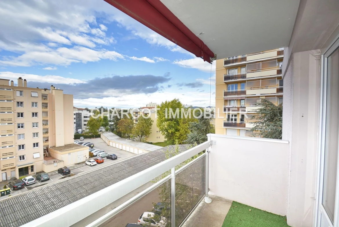 Vente d'un appartement T3 traversant à Ste Foy Les Lyon 