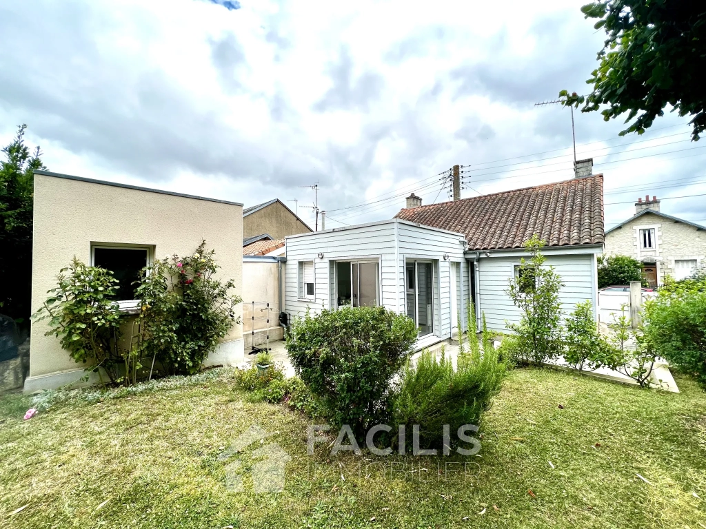 POITIERS (86000) - MAISON DE VILLE AVEC JARDIN - 59 m2 - 2 CHAMBRES