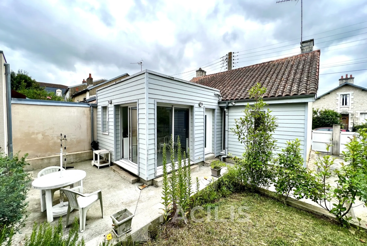 POITIERS (86000) - MAISON DE VILLE AVEC JARDIN - 59 m2 - 2 CHAMBRES 