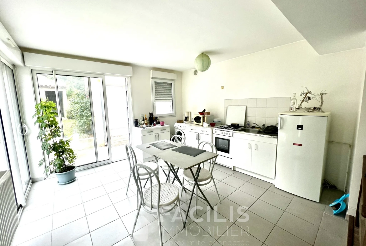 POITIERS (86000) - MAISON DE VILLE AVEC JARDIN - 59 m2 - 2 CHAMBRES 