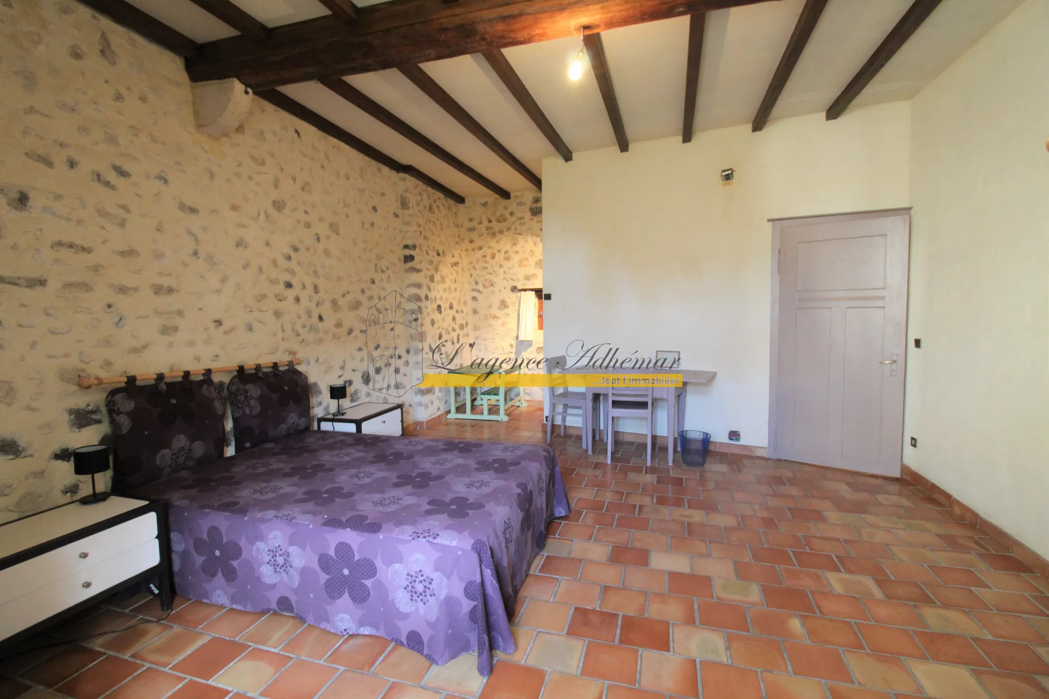 Maison de ville à Rochemaure avec terrasse, cave et garage 