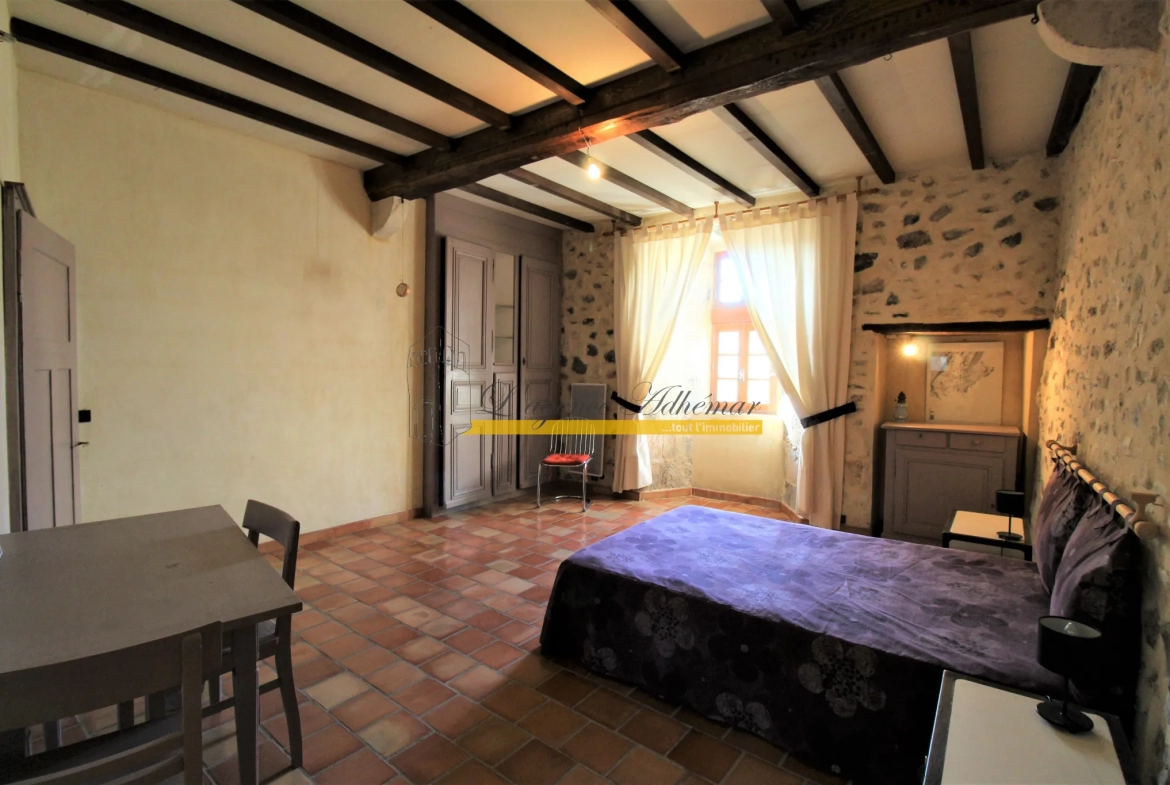 Maison de ville à Rochemaure avec terrasse, cave et garage 