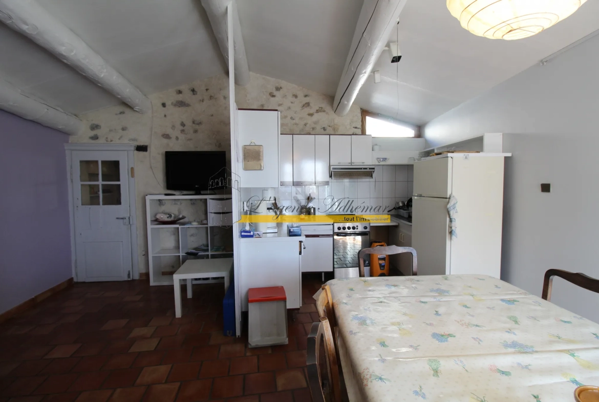 Maison de ville à Rochemaure avec terrasse, cave et garage 