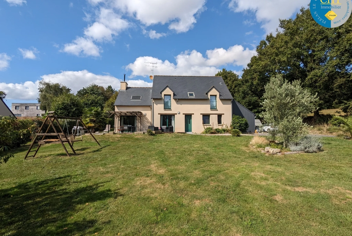 Maison récente avec terrain d'environ 3 115m2 à Loutehel, Brocéliande 