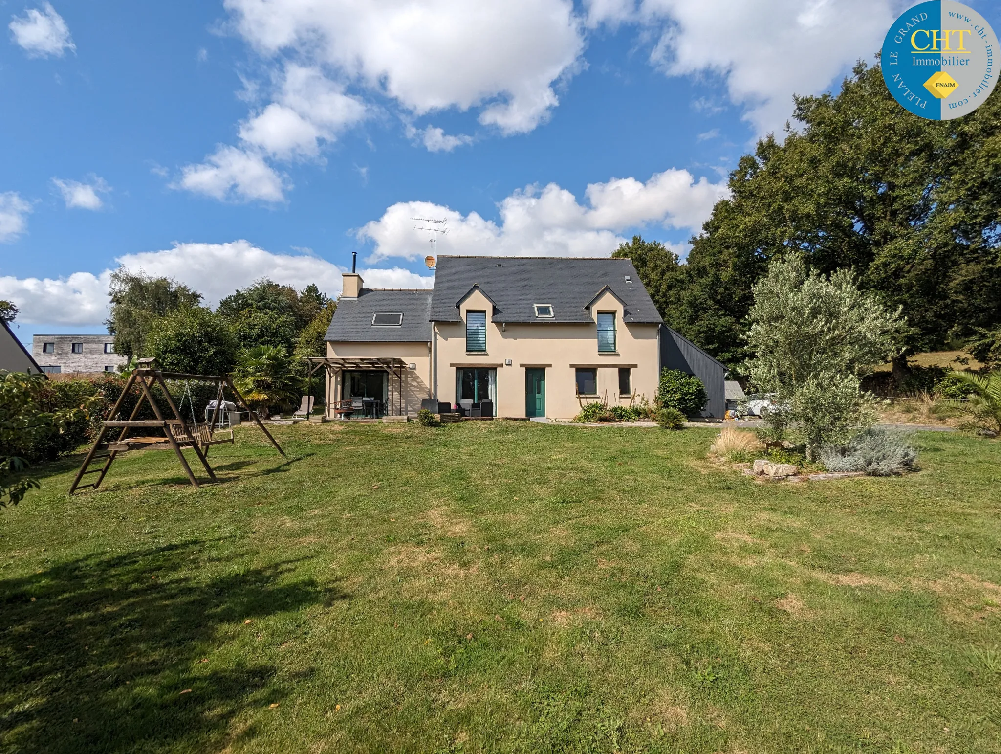 Maison récente avec terrain d'environ 3 115m2 à Loutehel, Brocéliande 