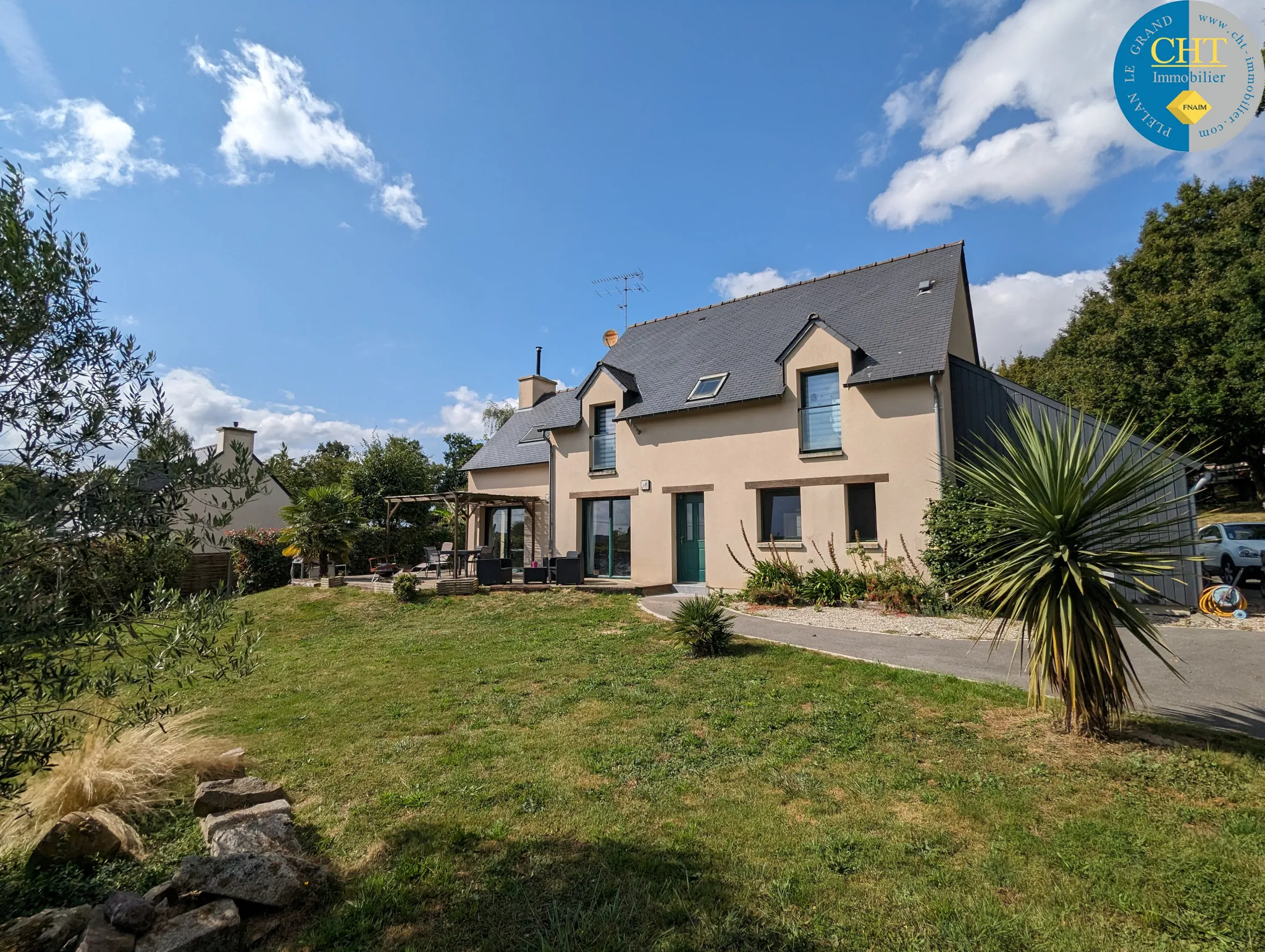 Maison récente avec terrain d'environ 3 115m2 à Loutehel, Brocéliande 