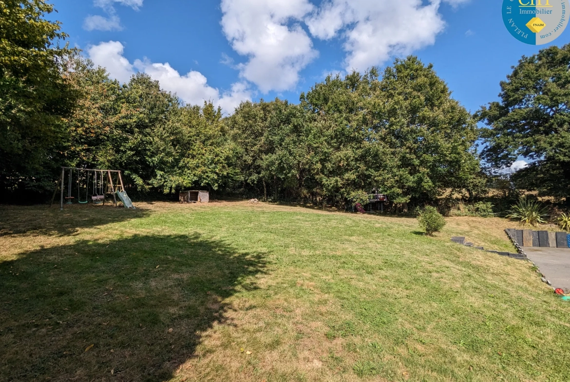 Maison récente avec terrain d'environ 3 115m2 à Loutehel, Brocéliande 