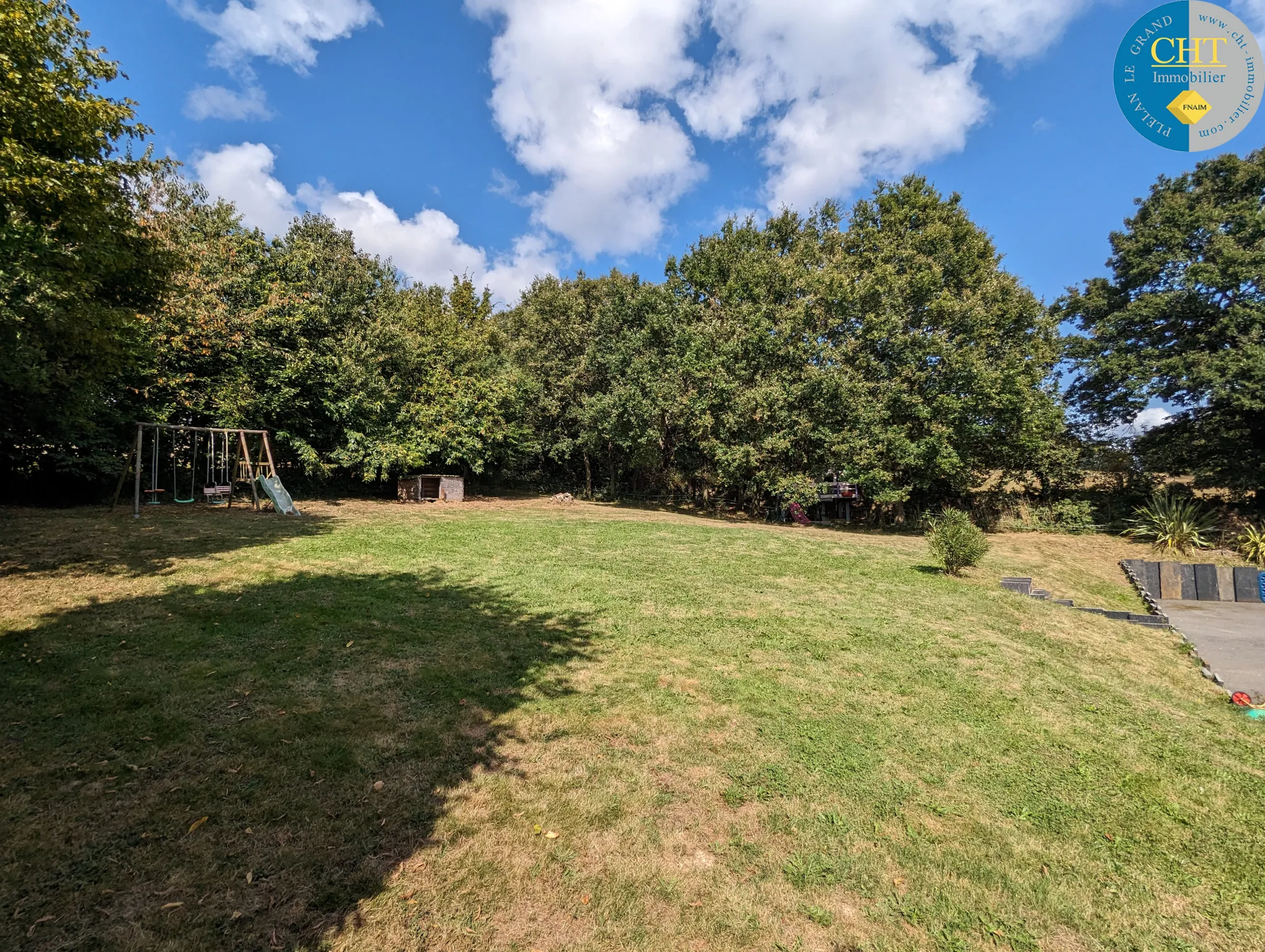 Maison récente avec terrain d'environ 3 115m2 à Loutehel, Brocéliande 