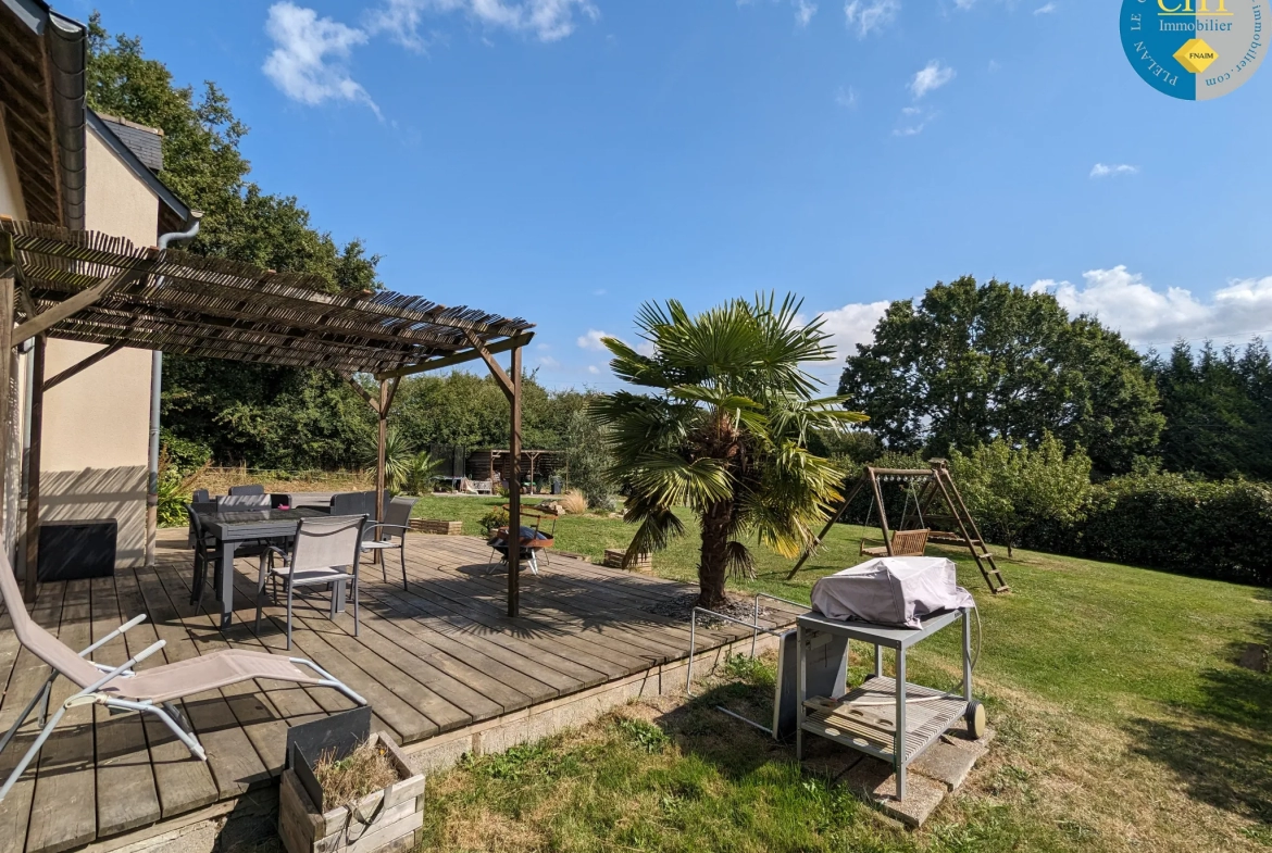 Maison récente avec terrain d'environ 3 115m2 à Loutehel, Brocéliande 