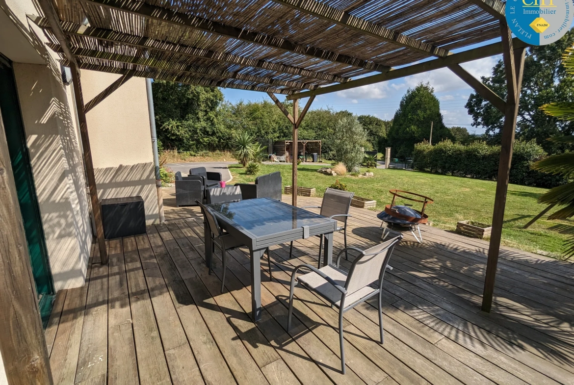 Maison récente avec terrain d'environ 3 115m2 à Loutehel, Brocéliande 