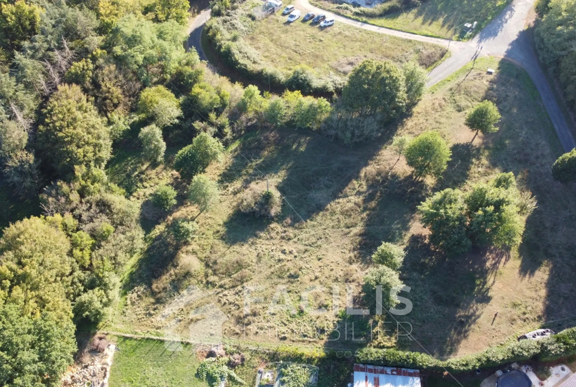 Terrain à bâtir de 1 103 m2 à Cloué - Hors lotissement 