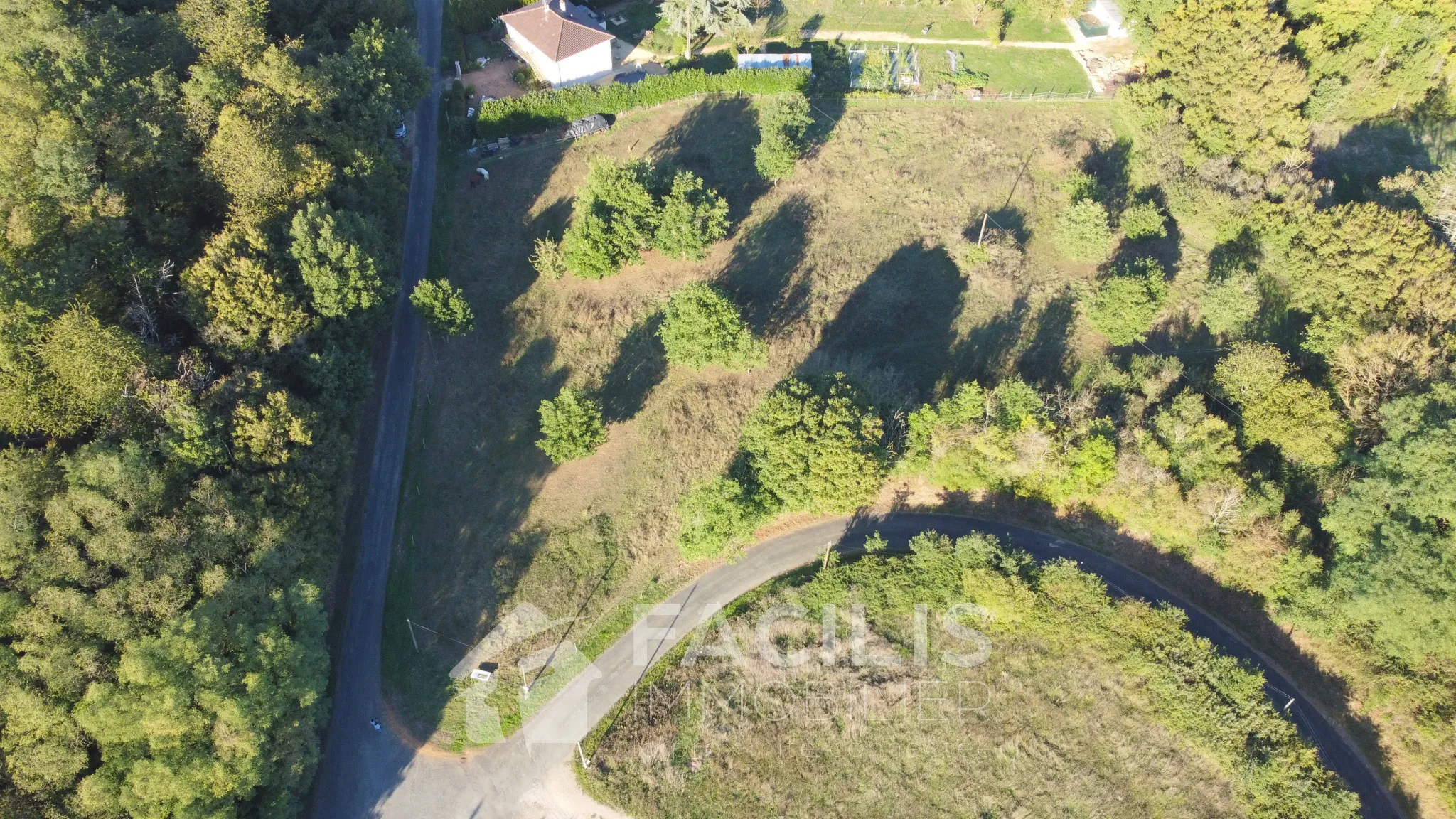 Terrain à bâtir de 1 103 m2 à Cloué - Hors lotissement 