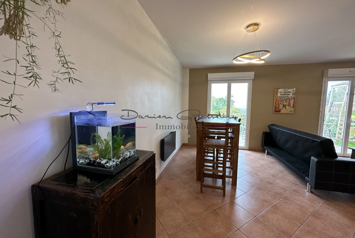 Maison d'habitation élevée sur deux niveaux avec terrain et piscine à St symphorien de lay 