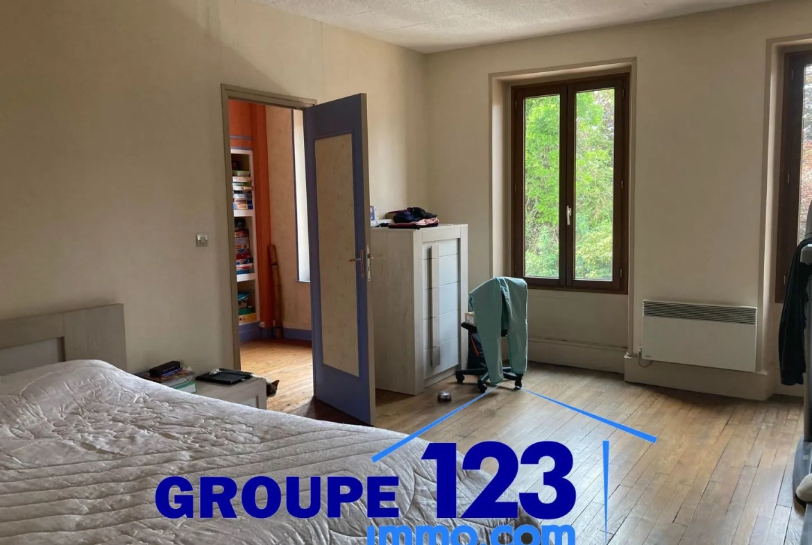 Maison de 226m² au centre d'Aillant sur Tholon 