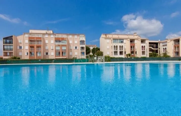 Appartement de type 2 à Fréjus avec piscine, tennis et gardien