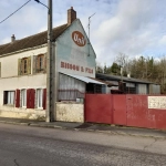 Hangar de 300 m2 et maison de village à Villeneuve la Guyard