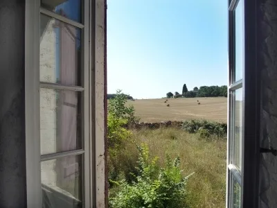 Maison en pierre avec dépendances à Touffailles 