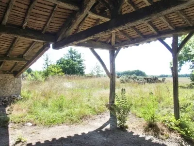 Maison en pierre avec dépendances à Touffailles 