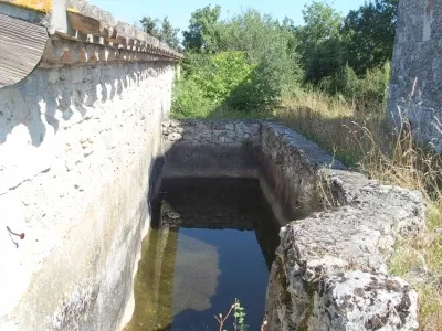 Maison en pierre avec dépendances à Touffailles 