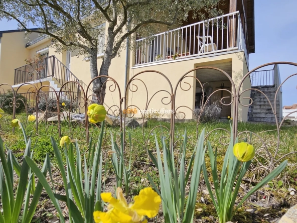 Maison T5 avec terrasse couverte à Pernay