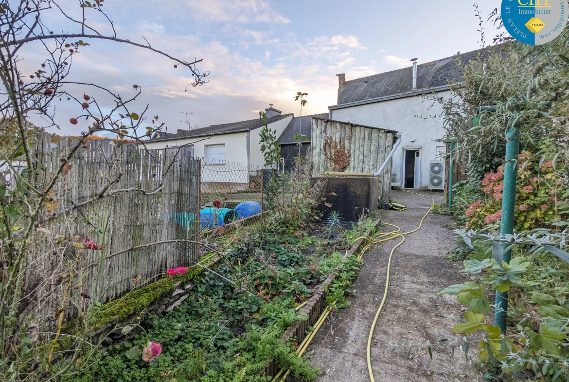 Saint-Malo-De-Beignon : grande maison en pierres à acheter 