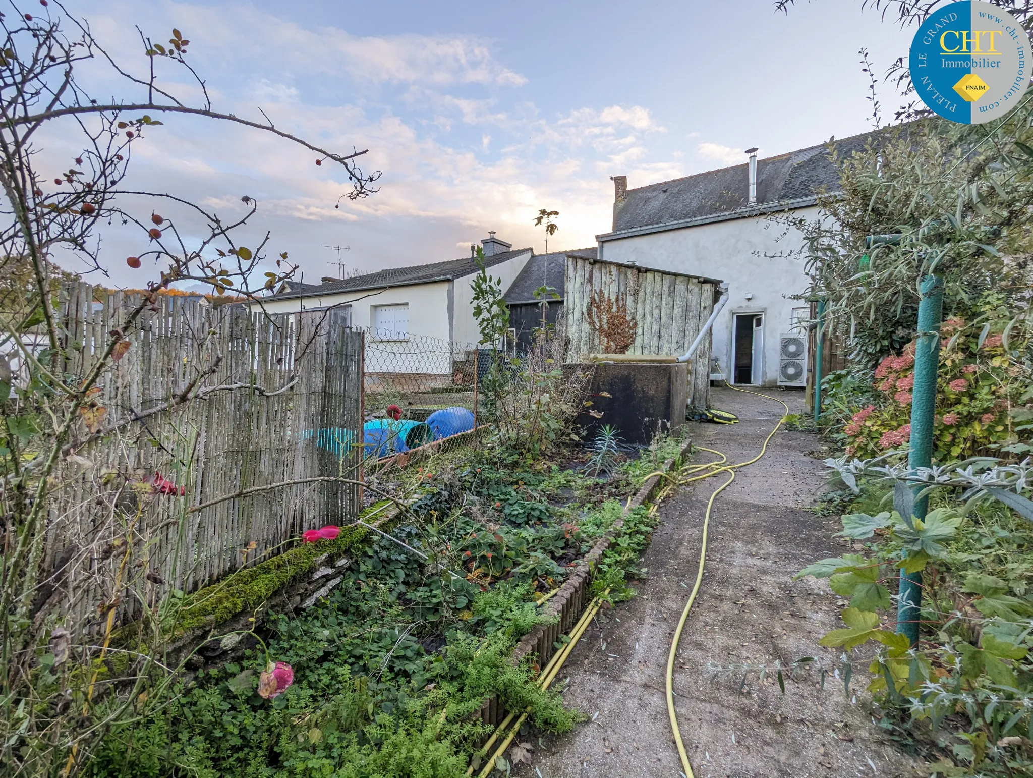 Saint-Malo-De-Beignon : grande maison en pierres à acheter 