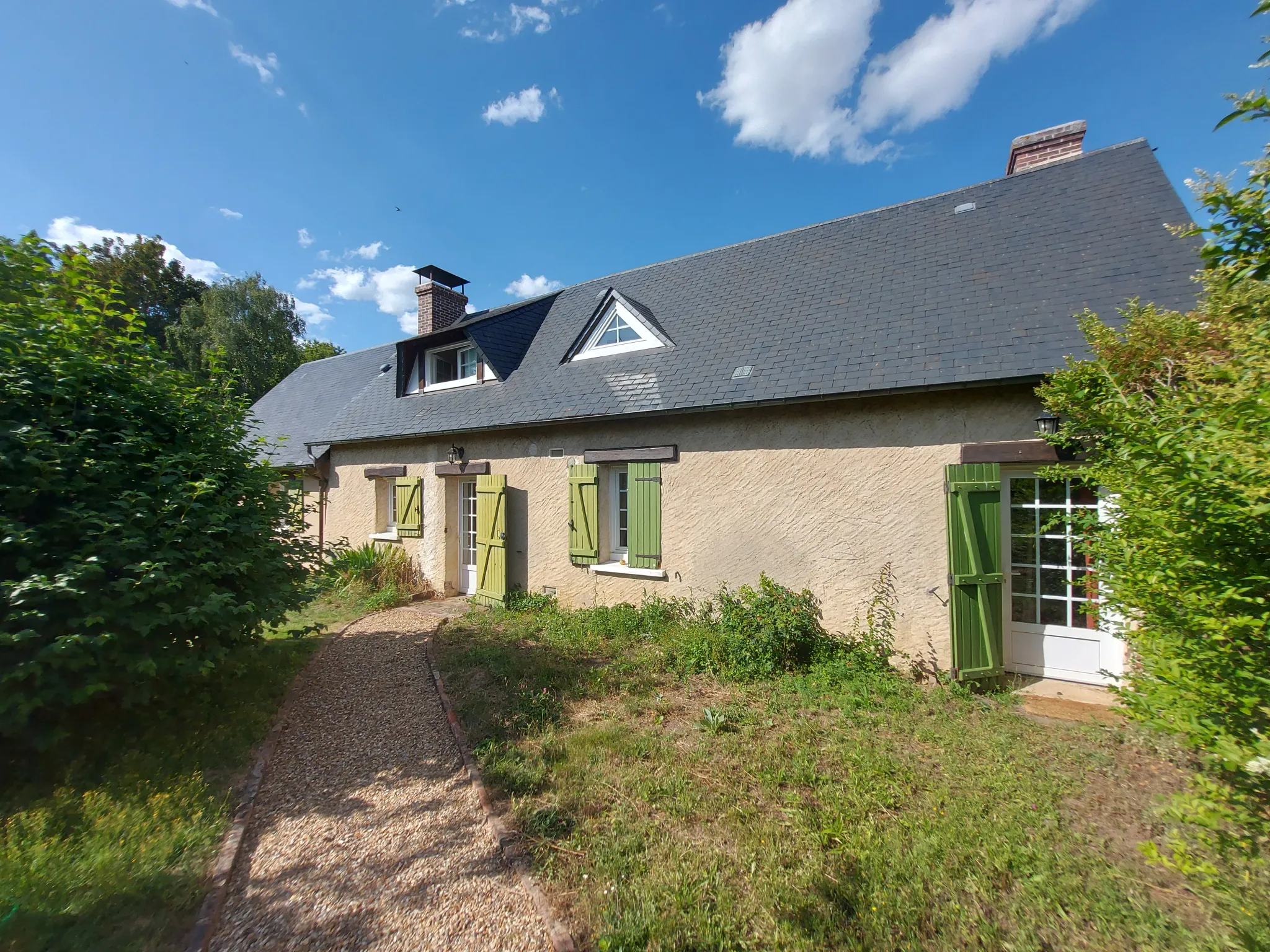 Longère rénovée à vendre à Cierrey - Belle maison avec grand terrain 