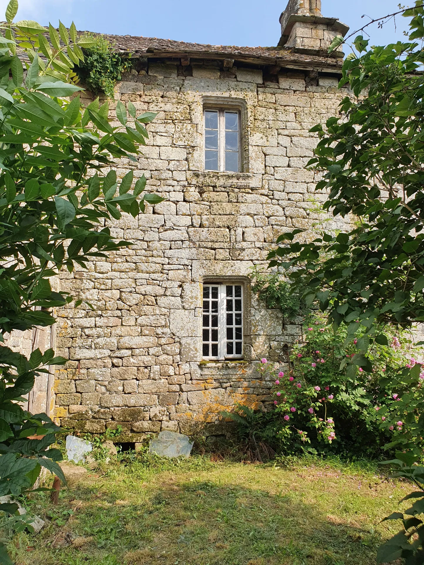 Ancienne maison et ses dépendances à rénover en Xaintrie 