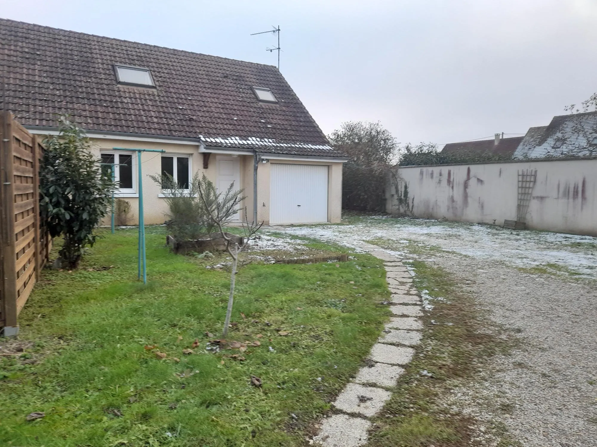 Pavillon 3 chambres avec jardin à Villeneuve-la-Guyard - 164300€ 