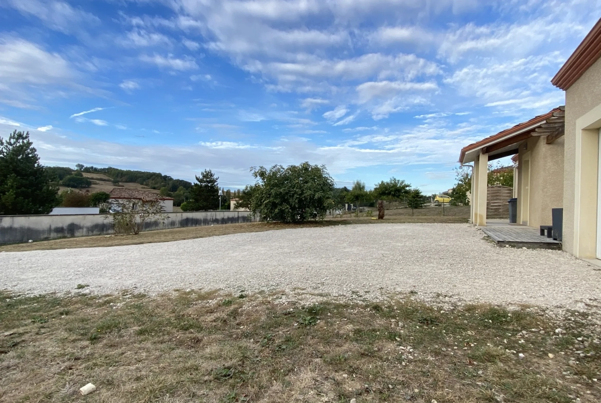 Maison contemporaine 4 chambres avec garage et jardin de 1000 m2 à Penne d'Agenais 