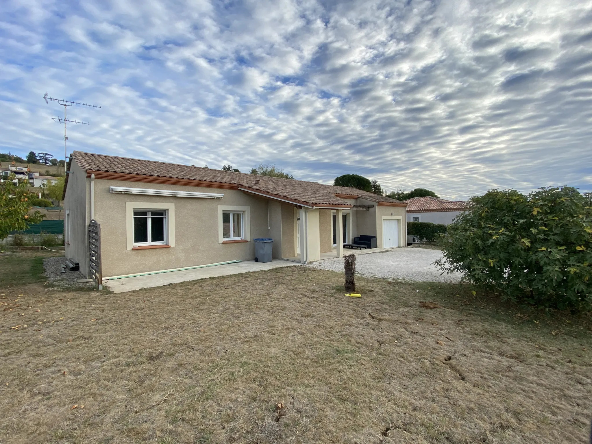 Maison contemporaine 4 chambres avec garage et jardin de 1000 m2 à Penne d'Agenais 