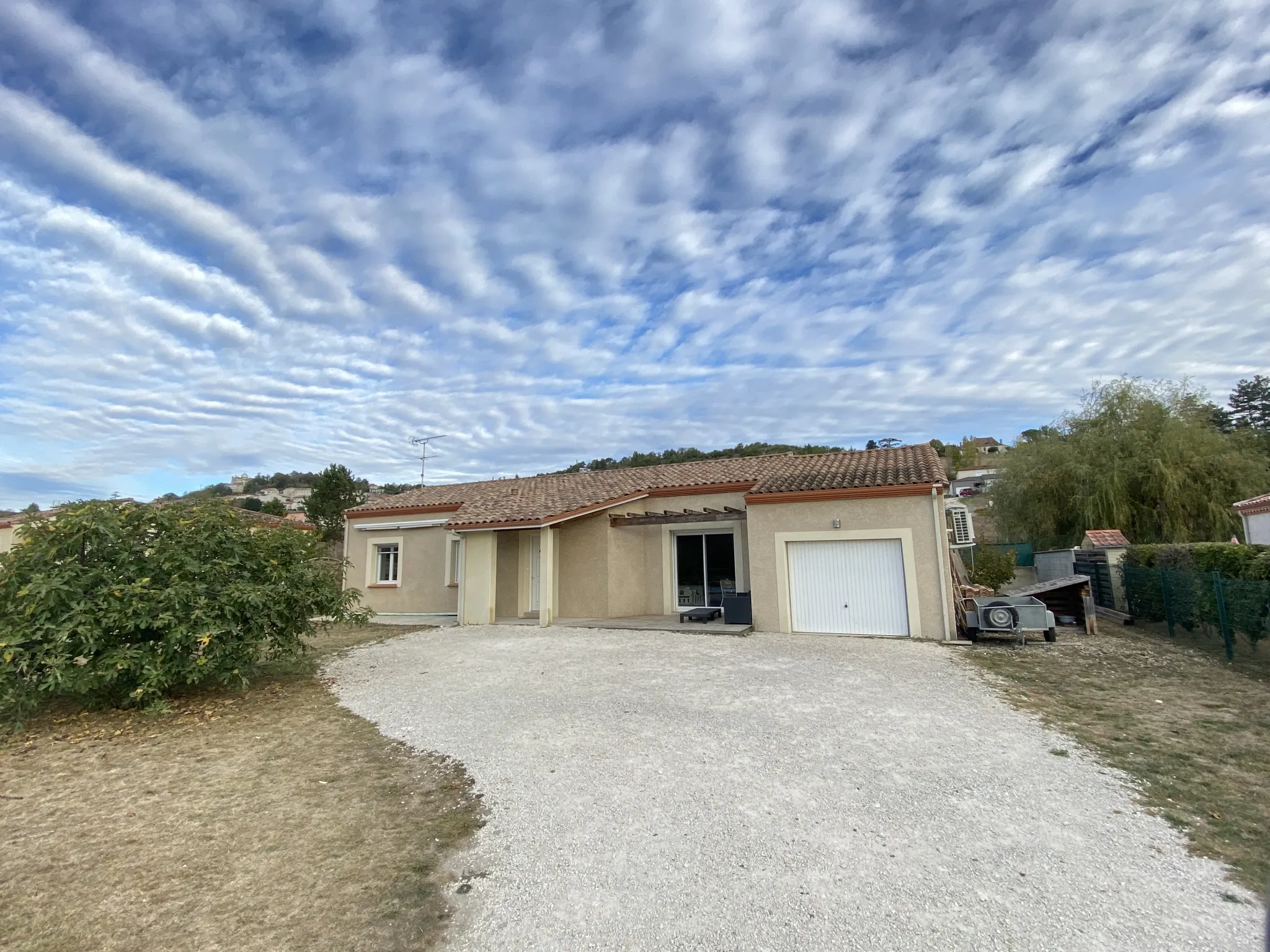 Maison contemporaine 4 chambres avec garage et jardin de 1000 m2 à Penne d'Agenais 