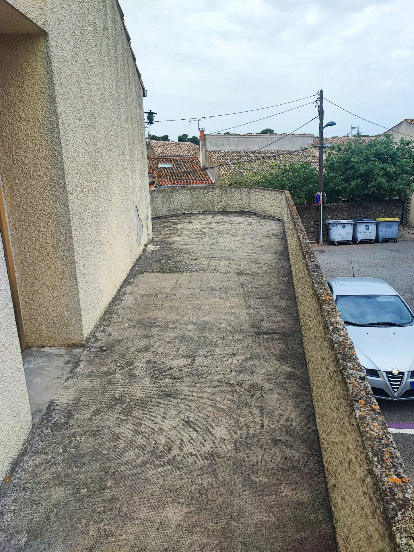 Maison de village à rénover avec garage et terrasse à La Redorte 