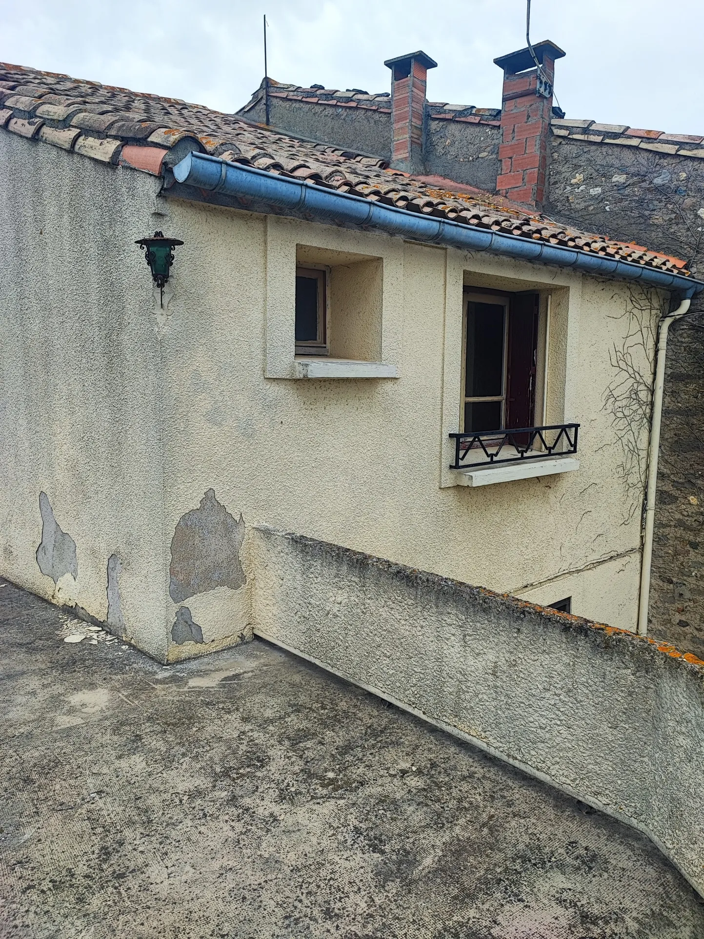 Maison de village à rénover avec garage et terrasse à La Redorte 