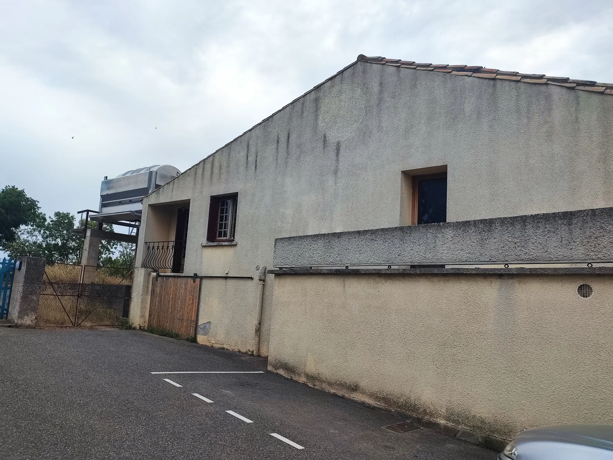 Maison de village à rénover avec garage et terrasse à La Redorte 