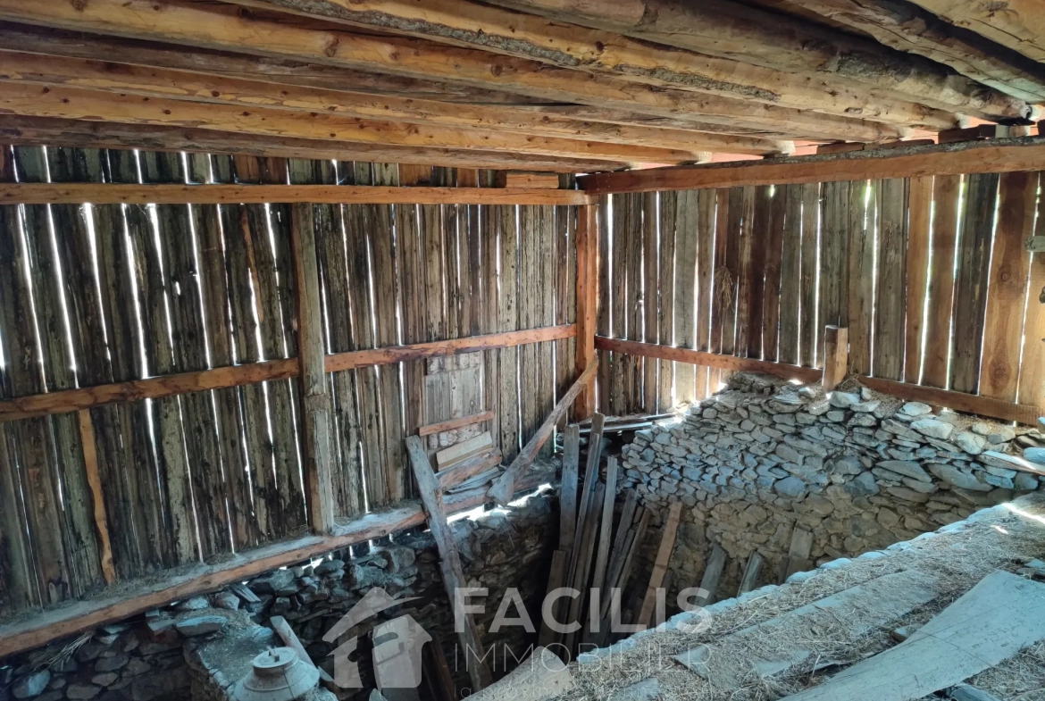 Maison ancienne à rénover à Molines en Queyras 