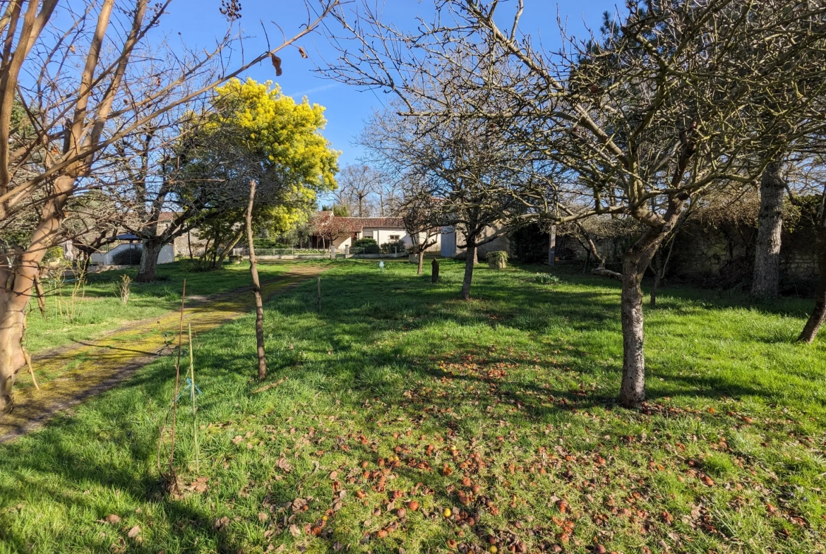 Maison Ancienne 98 m2 avec Terrain à Saintes 