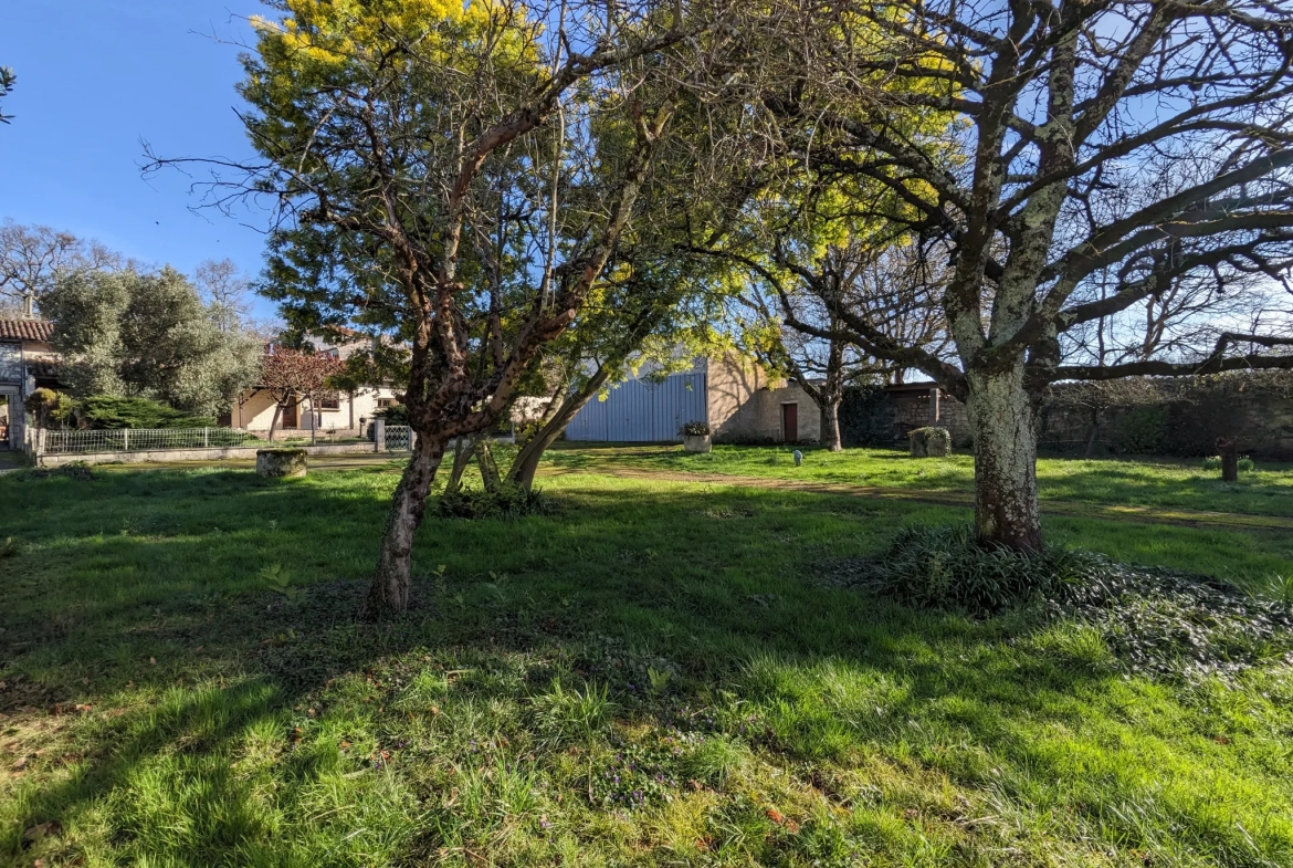 Maison Ancienne 98 m2 avec Terrain à Saintes 