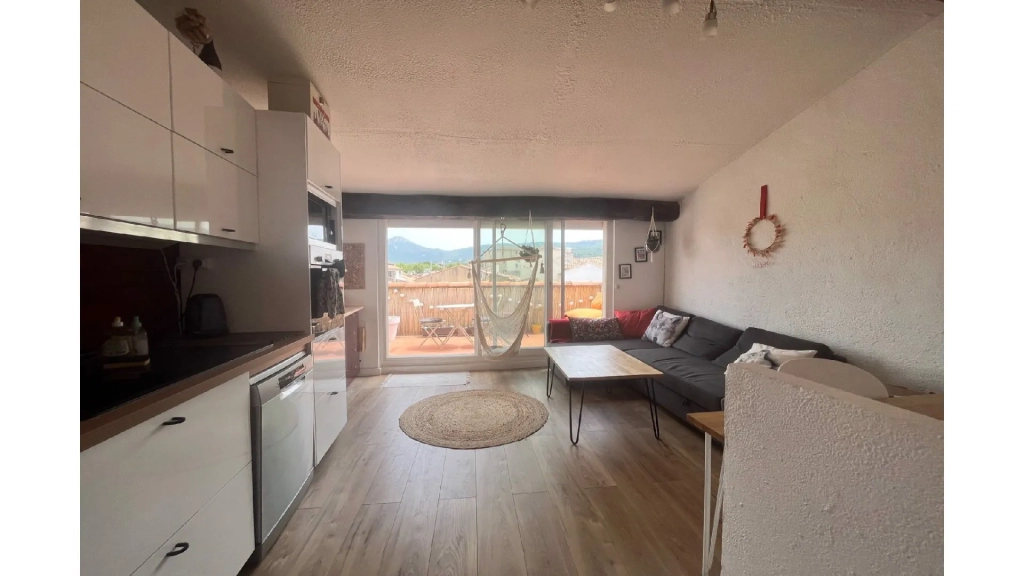 Appartement Duplex Rénové à Trets - 43 m2 - 164 000 €