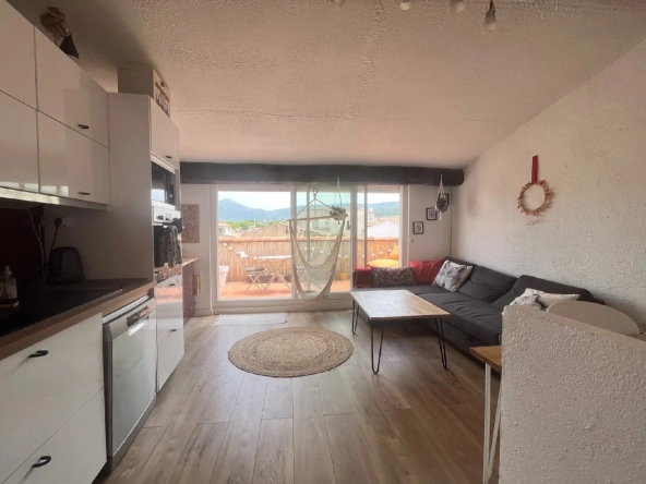 Appartement Duplex Rénové à Trets - 43 m2 - 164 000 €