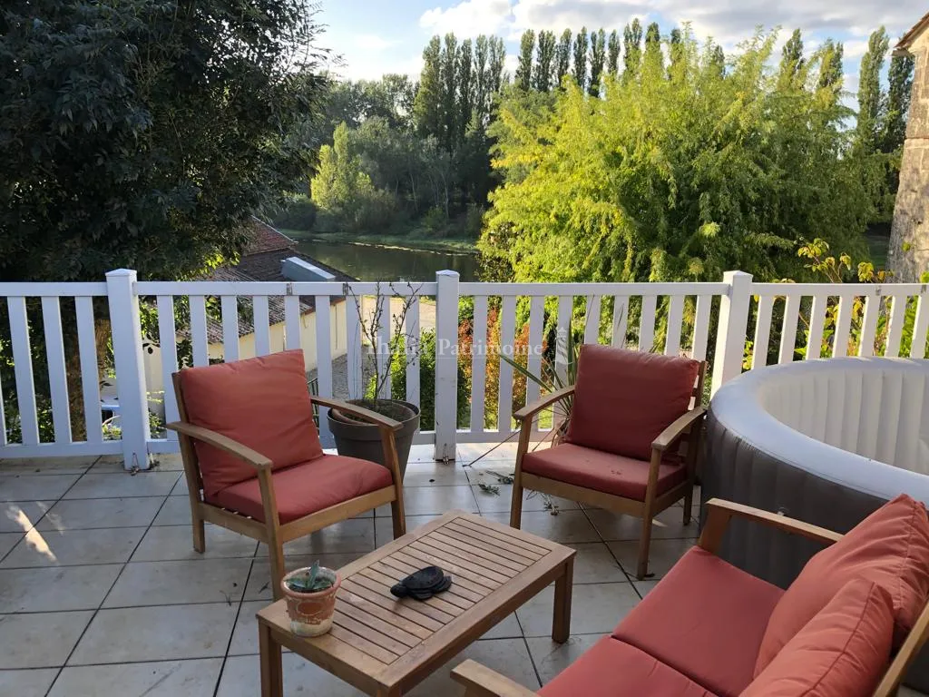 Maison à Pessac-sur-Dordogne avec Vue sur la Dordogne 