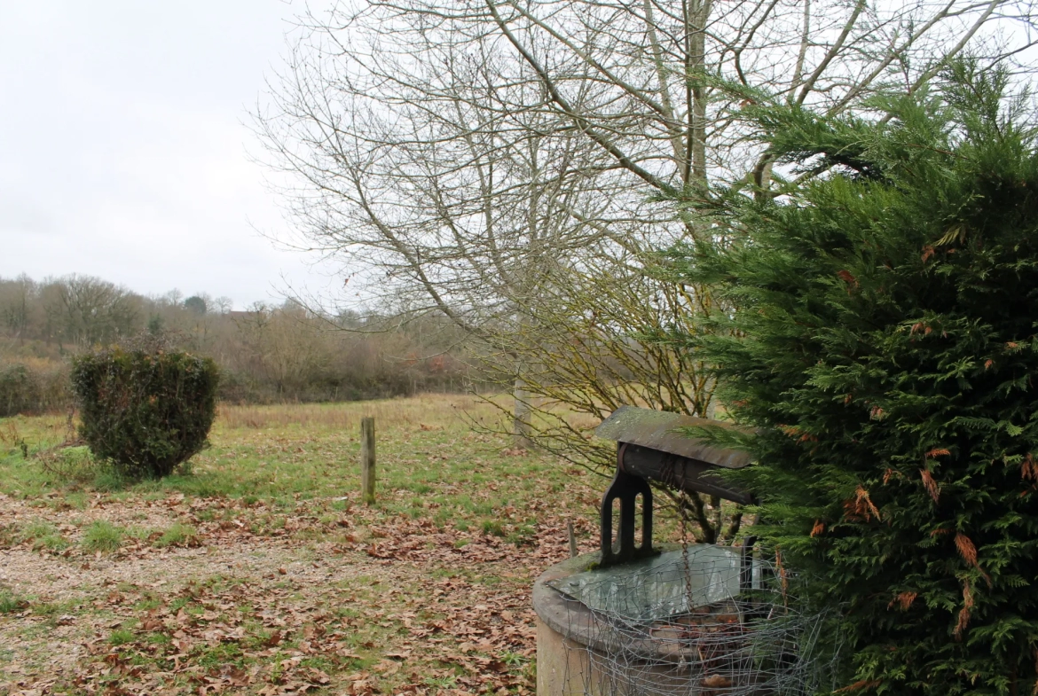 Fermette à St Caprais avec environ 1 hectare de terrain 