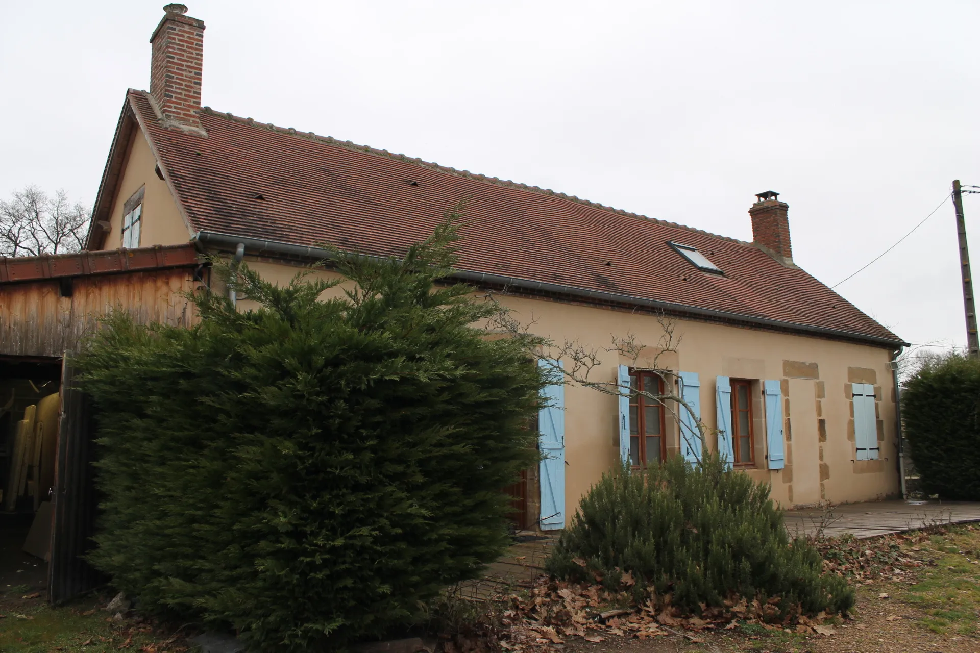 Fermette à St Caprais avec environ 1 hectare de terrain 