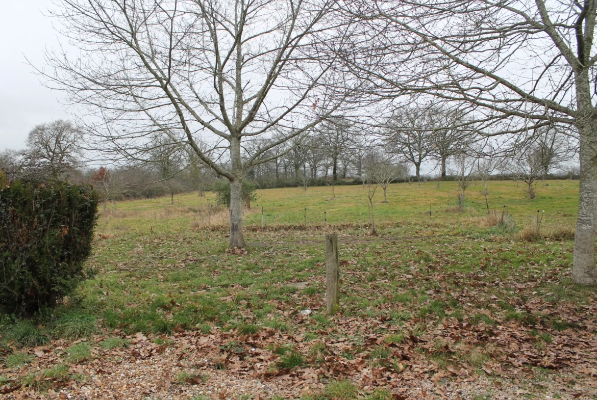 Fermette à St Caprais avec environ 1 hectare de terrain 