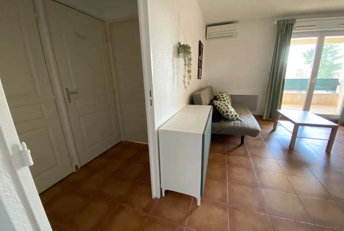 Appartement T2 47m2 avec terrasse et parking à Nimes 